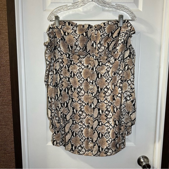 NWOT Wild Honey Tan Python/Reptile Print Off Shoulder Mini Dress size Medium - Picture 1 of 9